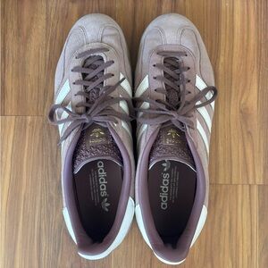 adidas Women’s Mauve Suede Sambas